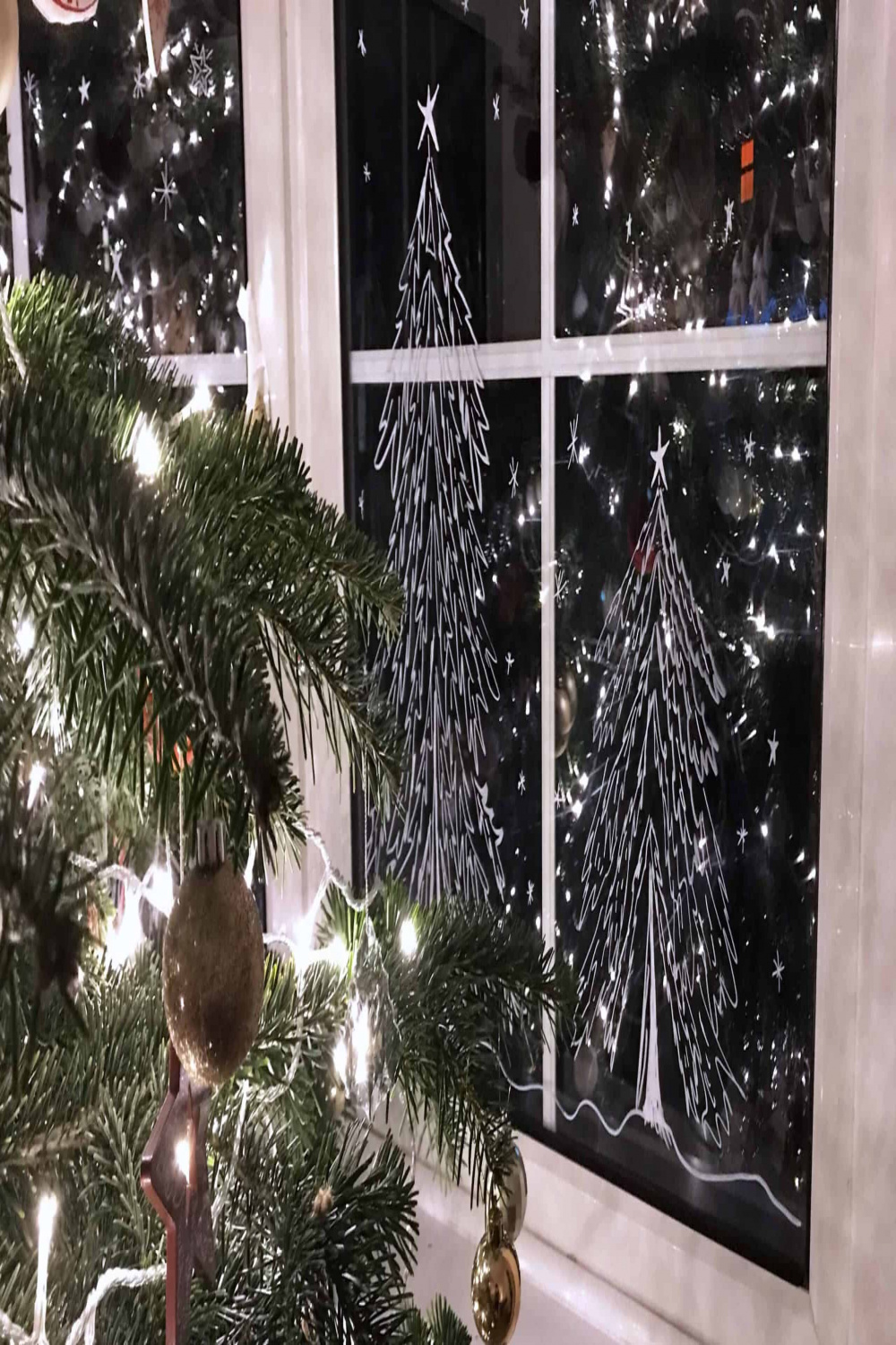 How to Decorate Your Windows for Christmas with Chalk Pens