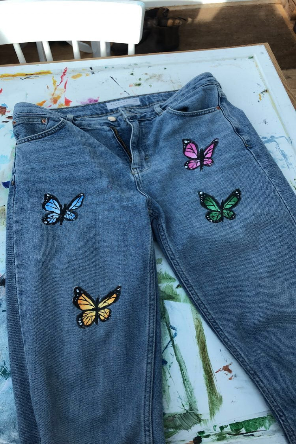Butterfly jeans  Painted jeans, Painted clothes diy, Painted clothes