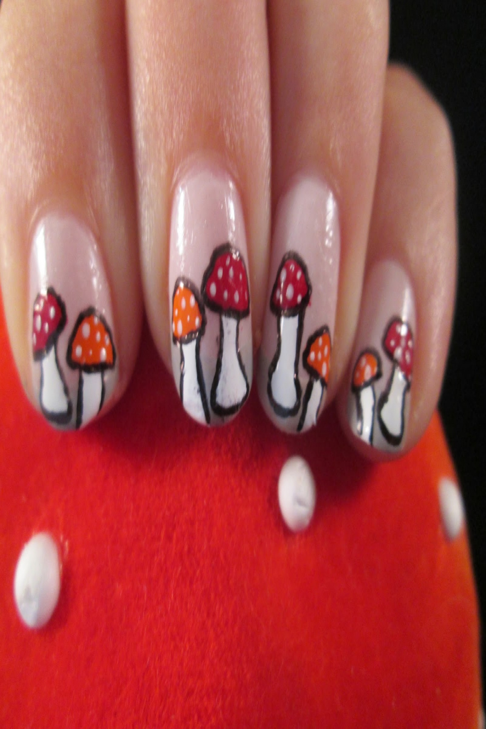 PiggieLuv: Tutorial - Sprouting mushrooms nail art